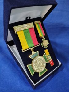 medallas institucionales conmemorativas bolivar.jpg